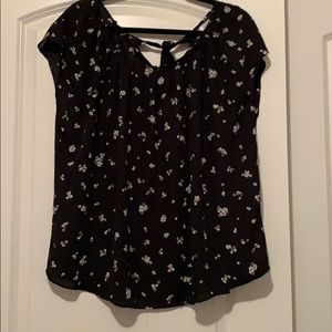 Pretty black with white floral flowy top